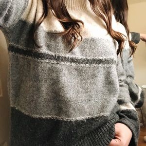 Soft, cozy, subtle turtleneck sweater! Like new.